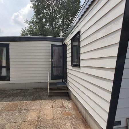 Comfortabel En Gezellig Familie Chalet Tot 6 Personen Op De Veluwe Bungalowpark De Kern 푸텐 외부 사진