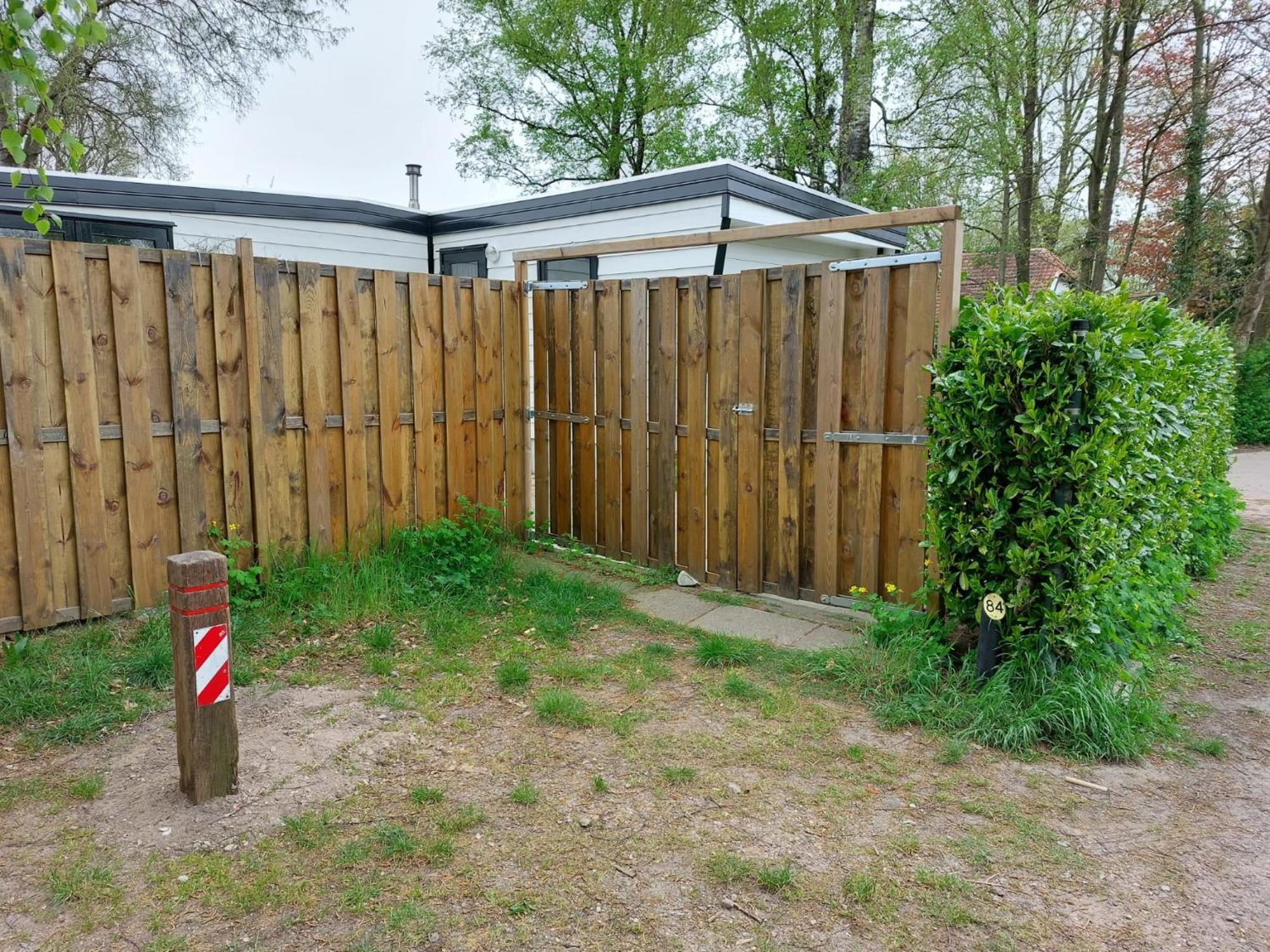 Comfortabel En Gezellig Familie Chalet Tot 6 Personen Op De Veluwe Bungalowpark De Kern 푸텐 외부 사진